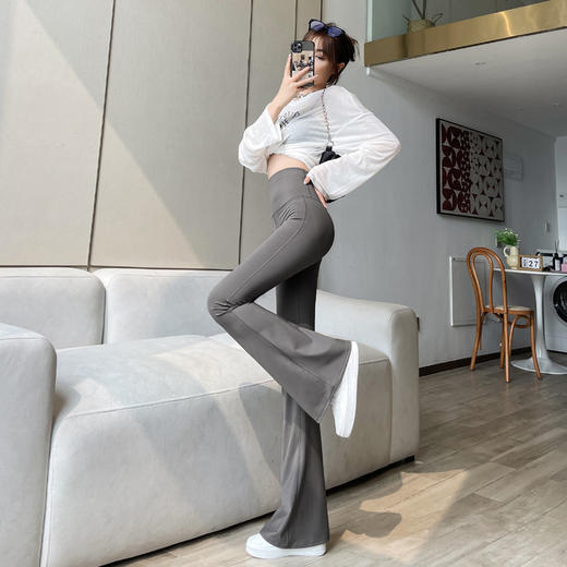 【闭眼入！潮流高腰喇叭裤】黑色微喇鲨鱼裤女高腰拖地裤，修身显瘦，宽松舒适，穿上春秋时尚气质满满，展现女性迷人曲线。 商品图2