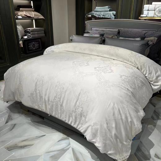 【6F】富安娜甄选桑蚕丝二合一被 浅灰色，吊牌价10800~11800 商品图0