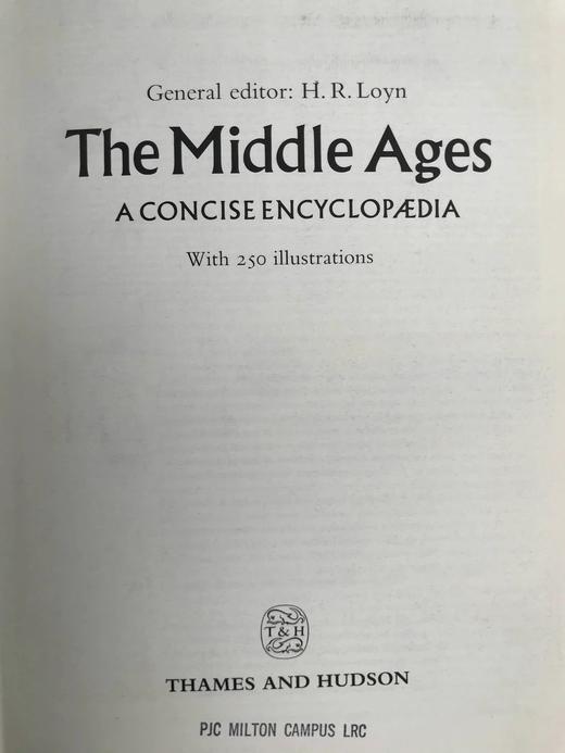 中世纪简明百科全书 250幅插图 精装16开 商品图3