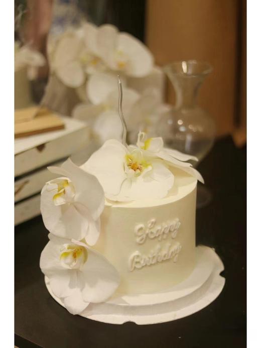 【臻品系列】---需提前一天预订-【蝴蝶兰白】鲜花七夕，520，女神节、三八妇女节蛋糕 商品图0