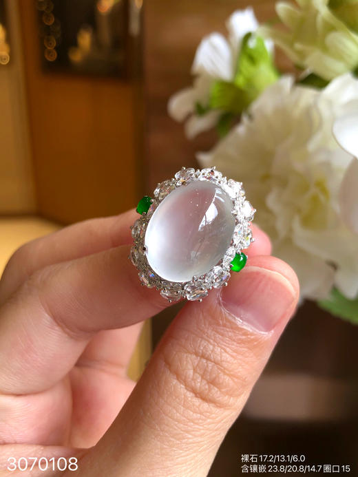 3070108，玻璃蛋面吊坠。具体价格微信咨询 商品图2