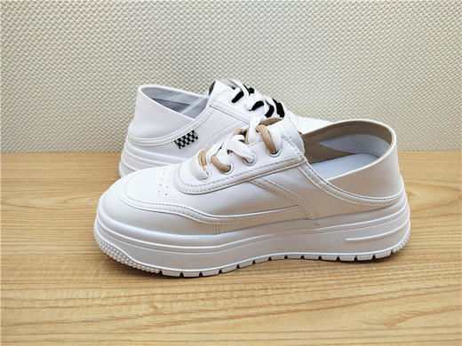 2022豪行秋冬新款22377902真皮运动休闲低跟女鞋单鞋皮鞋专柜正品 商品图1