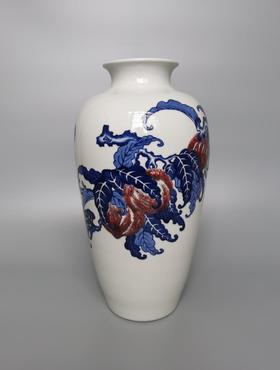 青花釉里红九桃梅瓶