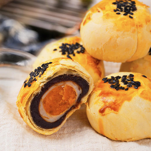 【超值5盒装！雪媚娘蛋黄酥】外层酥脆，内馅醇厚，休闲食品，早餐糕点，美食蛋黄流心酥健康 商品图1