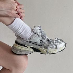 一鞋难求 V2K复古厚底老爹运动鞋 复古千禧风格明显 颜值超顶