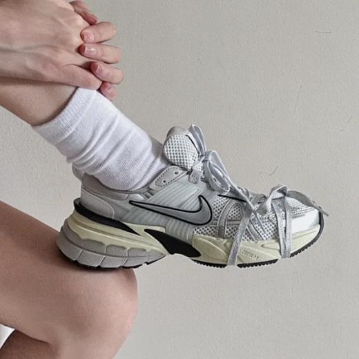 一鞋难求 V2K复古厚底老爹运动鞋 复古千禧风格明显 颜值超顶 商品图0