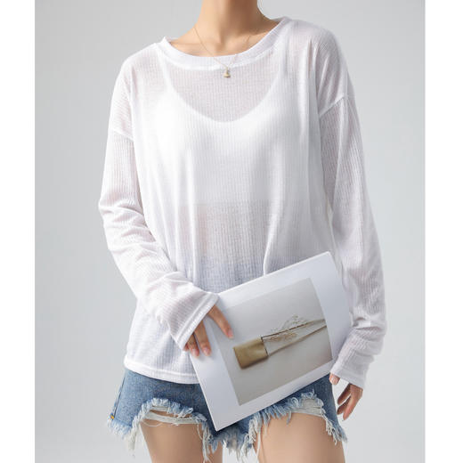 【糖果色系穿搭！一衣穿三季】韩版ins百搭长袖白色t恤女，宽松透视薄款设计，轻盈冰丝面料，舒适透气。春季必备，既能防晒又能展现个性-li 商品图5