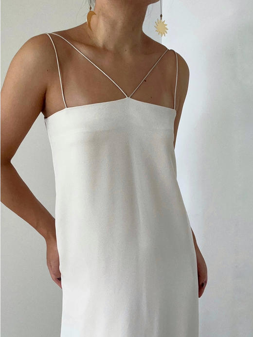 Viktoria Chan | SS23101 Lotti long strap dress[ 吊带连衣裙 黑 / 浅米 ] 商品图1