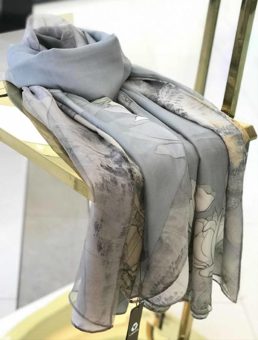 优品堂【梦蝶影颜】双层双面桑蚕丝披肩长巾 商品图3