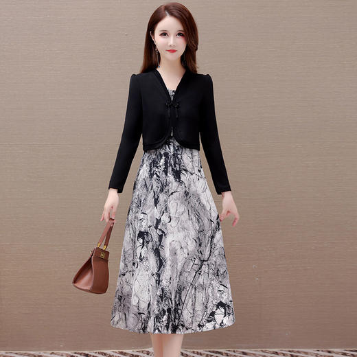 秋季新款，女装印花打底裙中长裙+短款黑色外套两件套连衣裙QYM-JJ-92501-Y 商品图1