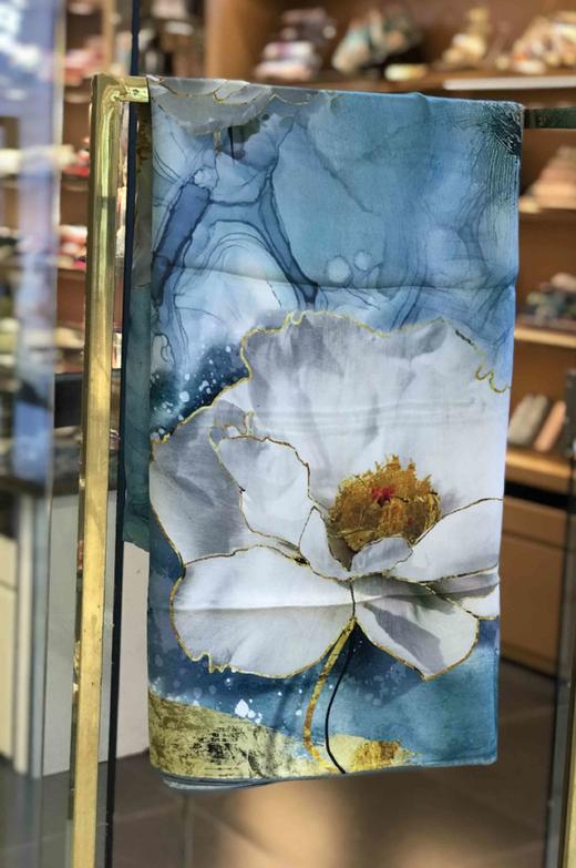 优品堂【曼妙花颜】重磅桑蚕丝长巾披肩两用 商品图1
