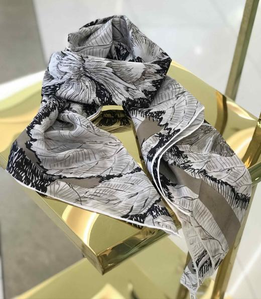 优品堂【亭亭玉立2】110x110桑蚕丝方巾 商品图5