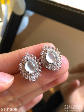 3101208，玻璃蛋面耳钉。具体价格微信咨询