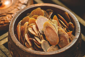 吃了这片参，爬楼不扶身！气短乏力的要坚持吃！