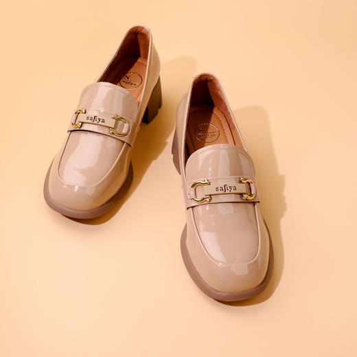 Safiya/索菲娅 2023秋季新品复古漆皮浅口软底一脚蹬粗跟乐福鞋 SF33112140 商品图5
