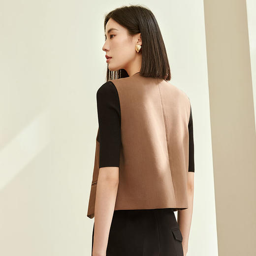 玳莎门襟设计感西装马甲女2023年秋季新款气质圆领无袖背心外套  DC37001 商品图3