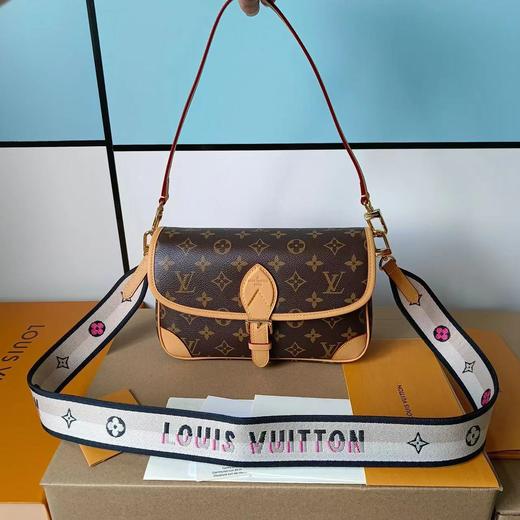 柜子级CarryAll 小号手袋 商品图1