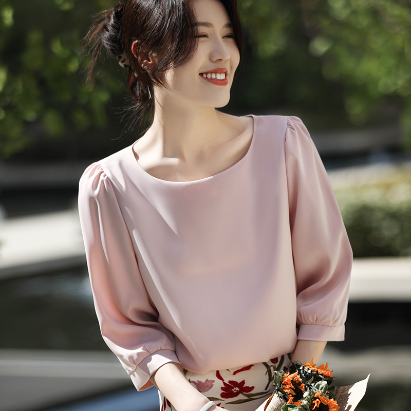 AVANNU领纯色七分袖缎面上衣901