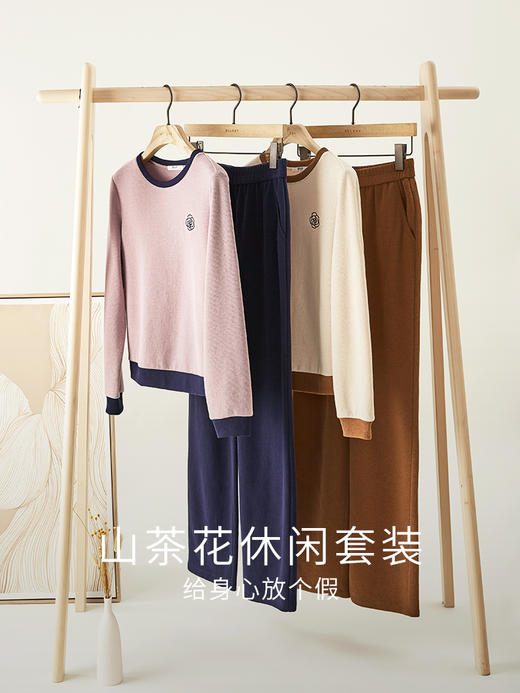 【年终特卖】熙世界运动休闲时尚套装女减龄秋装山茶花卫衣直筒阔腿裤子两件套 商品图3