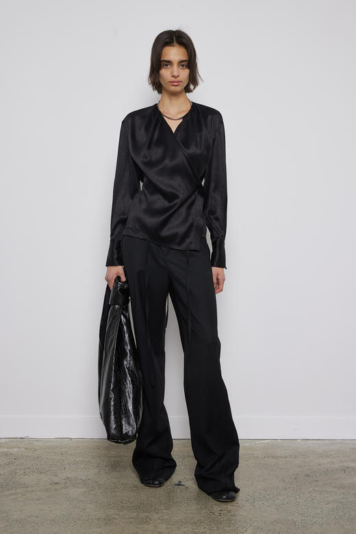 立体V领收腰缎面衬衣 商品图0