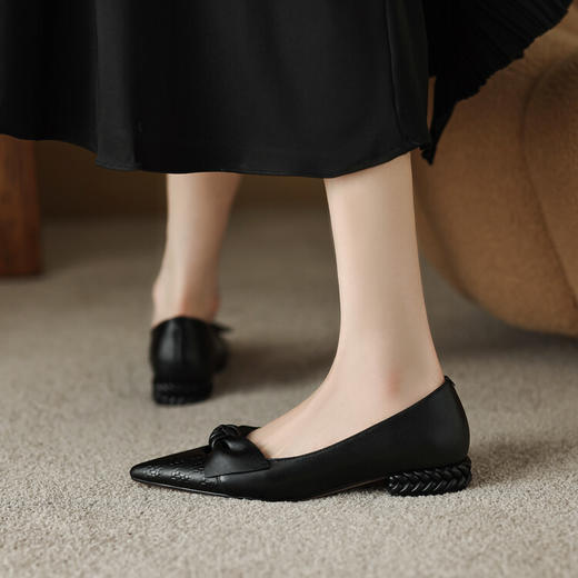 秋季新款，粗跟蝴蝶结尖头平底小皮鞋HYT-7273B 商品图1
