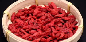  头茬枸杞上市啦！养生人士的“福音果”，量少质优，先抢先得~ 