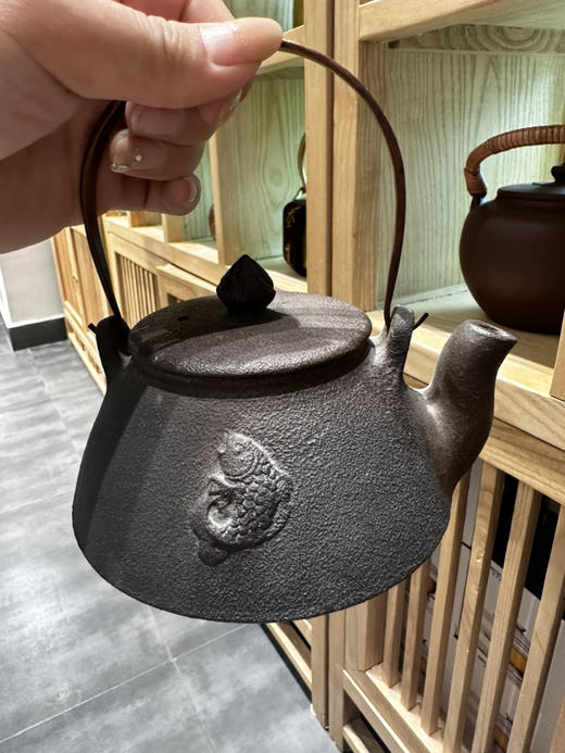 文新窑仿铁双鱼壶 商品图2