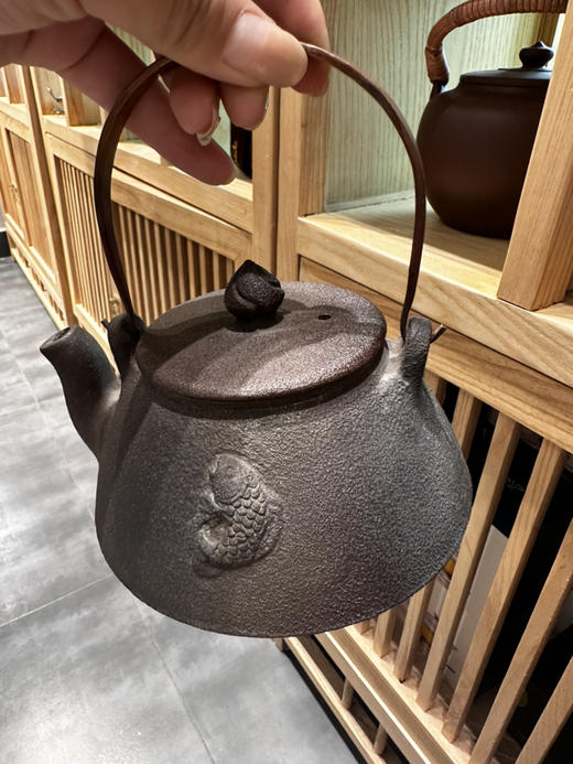 文新窑仿铁双鱼壶 商品图1