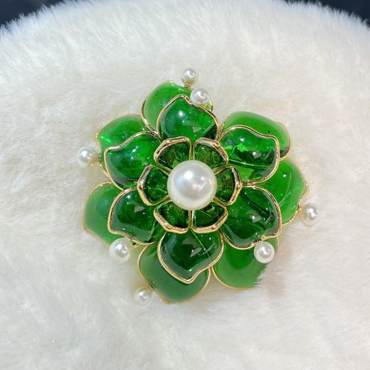 订购6个月到｜Gripoix Paris-Flower Pearl-山茶花 琉璃 琉璃珍珠 胸针（绿色）（胸针/项链两用）［法国设计师］ 商品图0