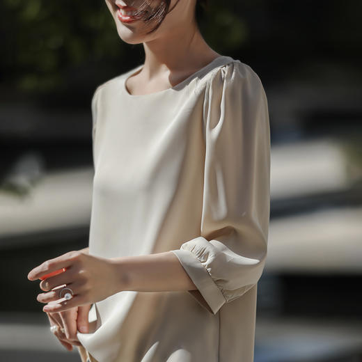 AVANNU领纯色七分袖缎面上衣901 商品图4