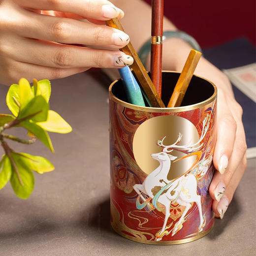 朱炳仁铜 | 鹿王献瑞笔筒 商品图3