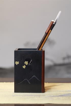 梧桐月笔筒