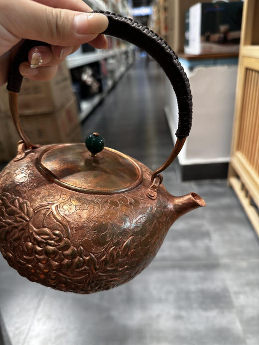 满錾葡萄壶 商品图2