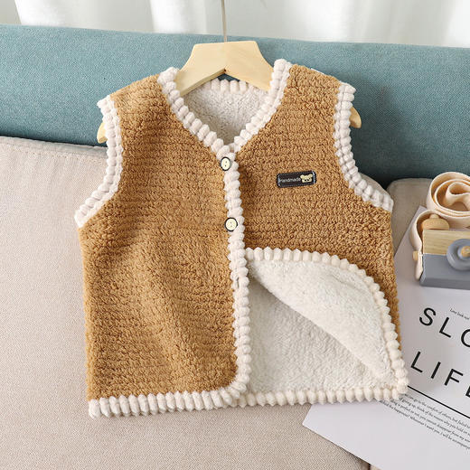 【捡漏价39元/2件】儿童羊羔绒马甲，采用双面加绒设计，温暖舒适，适合中小童穿着。简约纯色，搭配方便，打造百搭时尚风。中小童的休闲必备lish 商品图3