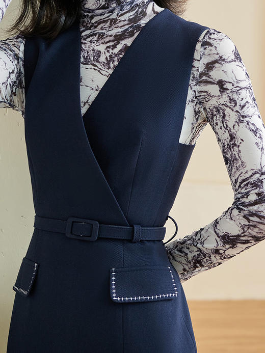 米思阳2024秋季新款优雅复古无袖连衣裙藏蓝色v领系带裙子女2514 商品图4