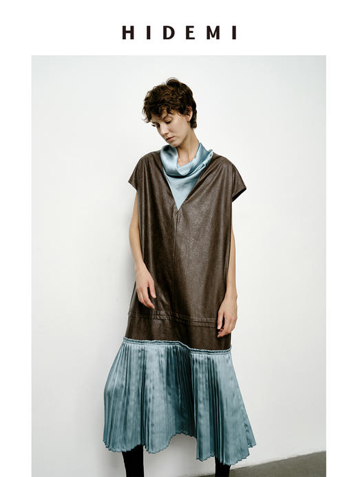 HIDEMI 极简设计感拼接缎面环保皮堆堆领百褶连体裙皮裙 商品图4