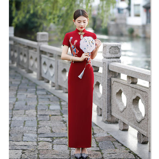 SYK319067红色滴水领加长走秀款旗袍2023秋冬新款复古国风加大码长款旗袍 商品图2
