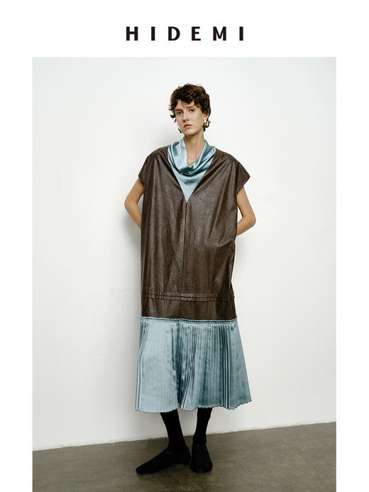 HIDEMI 极简设计感拼接缎面环保皮堆堆领百褶连体裙皮裙 商品图1