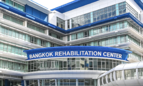  这家弥漫星巴克咖啡香的酒店式医院，成为全球市值前五的民营医院 