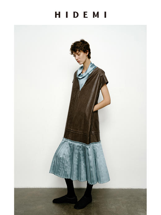 HIDEMI 极简设计感拼接缎面环保皮堆堆领百褶连体裙皮裙 商品图3