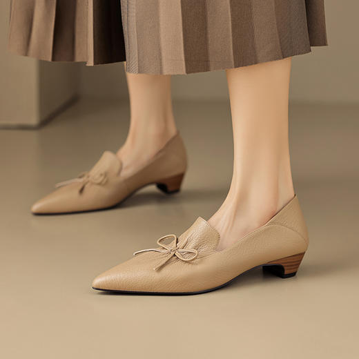 时尚气质，尖头真皮低跟单鞋OFSM-OF6806 商品图0