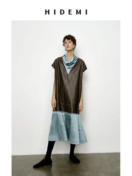 HIDEMI 极简设计感拼接缎面环保皮堆堆领百褶连体裙皮裙 商品图2