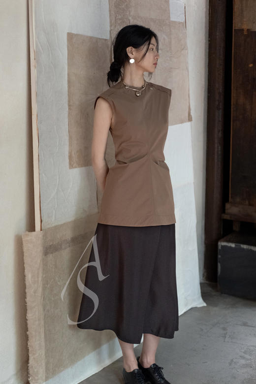 Studio Nicholson 黑麦色EYRE叠襟垂坠半裙 商品图0