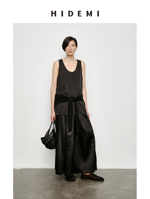 HIDEMI 极简弧形椭圆领裸肤轻柔升级版醋酸背心 黑色/白色 商品图5