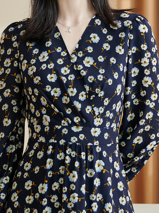 剩S/M 米思阳2026春季新款优雅气质碎花连衣裙v领褶皱长袖收腰裙子2749 商品图3