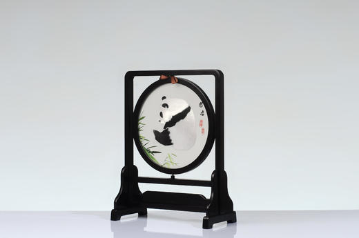 蜀锦双面绣-憨态大熊猫 商品图2