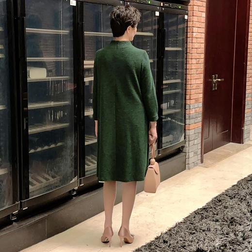 圣三利女装 轻松休闲双色针织连衣裙SL1937101 商品图2