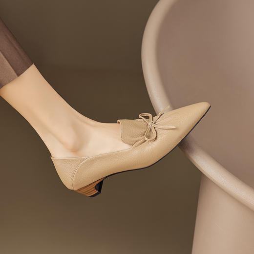 时尚气质，尖头真皮低跟单鞋OFSM-OF6806 商品图4