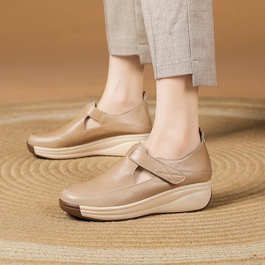 时尚气质，遥遥底坡跟单鞋XYM-k786 商品图1