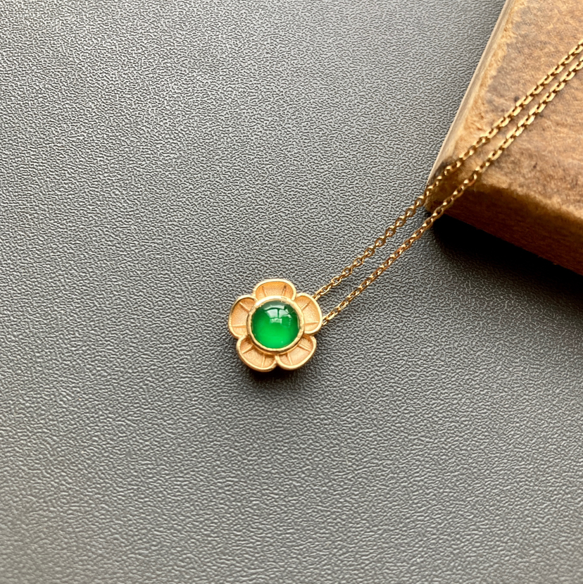 冰种阳绿翡翠小花项链18k黄金镶嵌